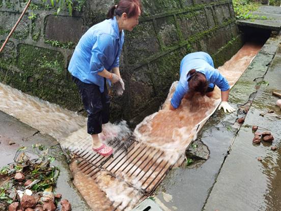 暴雨后老板山清淤工作 (3)